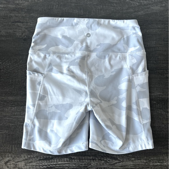 90 Degrees by Reflex | White Camo Shorts - Picture 3 of 4